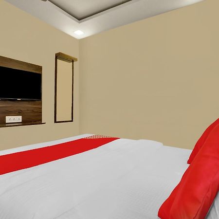Hotel O Nandi Palace Lodging And Boarding Ulhāsnagar Extérieur photo
