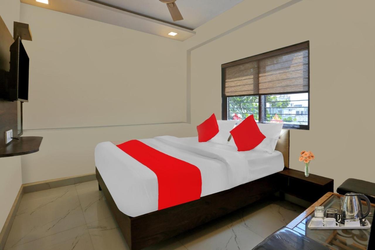 Hotel O Nandi Palace Lodging And Boarding Ulhāsnagar Extérieur photo