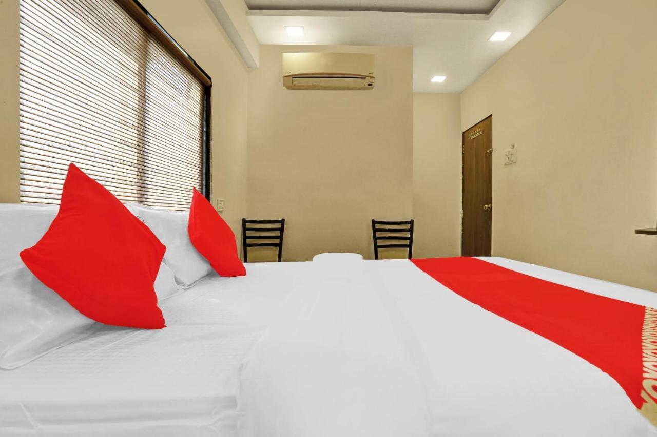 Hotel O Nandi Palace Lodging And Boarding Ulhāsnagar Extérieur photo