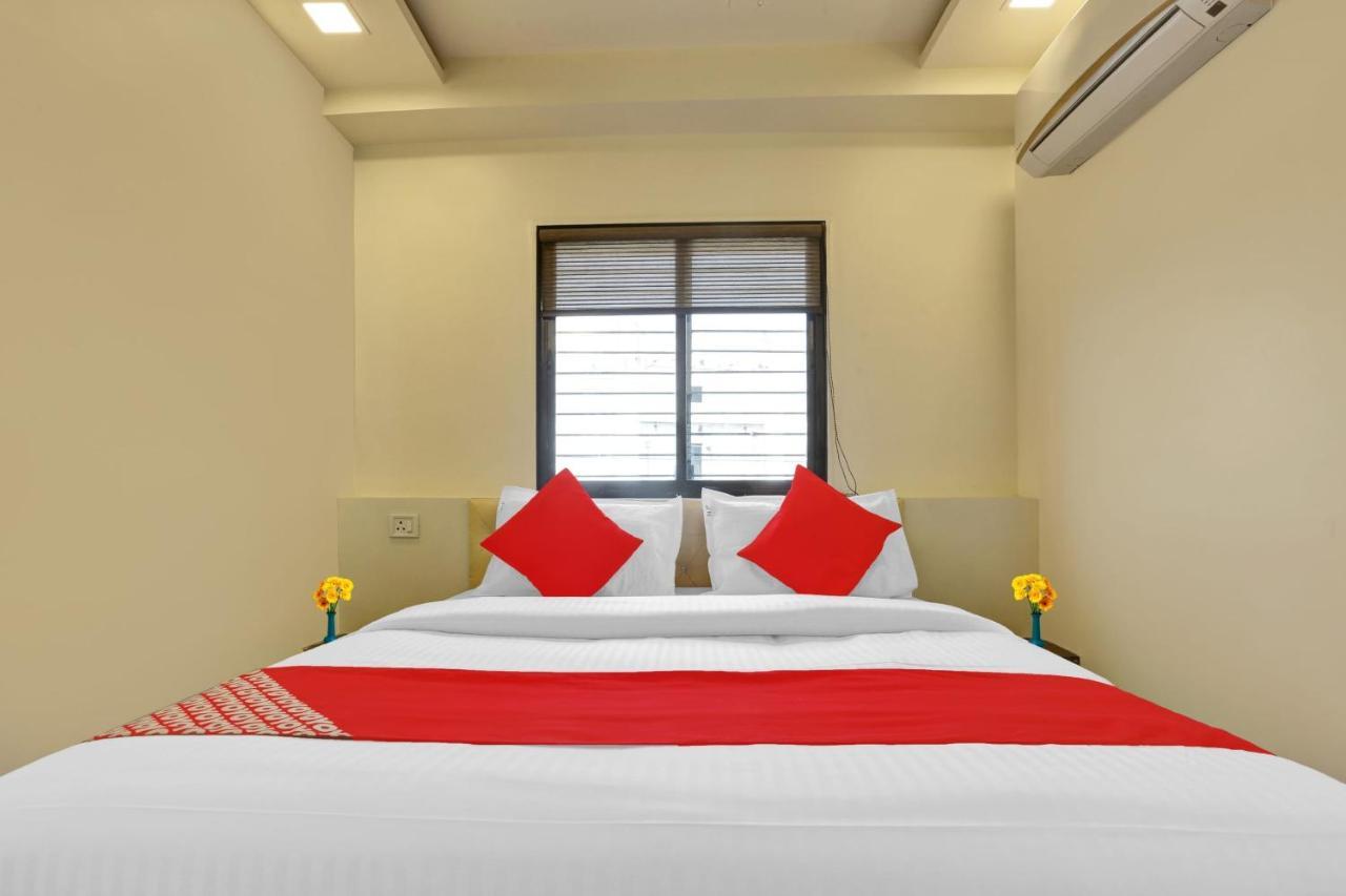 Hotel O Nandi Palace Lodging And Boarding Ulhāsnagar Extérieur photo